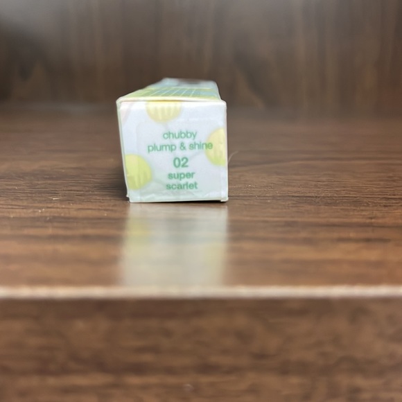 Clinique NIB Chubby Plump & Shine Super Scarlet Lip Gloss - Picture 2 of 4